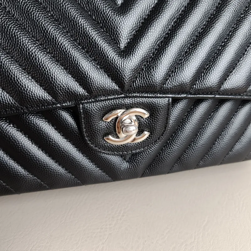 Chanel Crossbody Bag V Classic Flap CF Black Grained Calfskin Medium 25.5 × 6.5 × 15.5 cm 22 — detail view 6 of 14