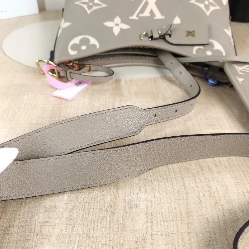 Louis Vuitton Crossbody Bag Carryall Calfskin Small 29.5 × 12 × 24 cm — detail view 7 of 12