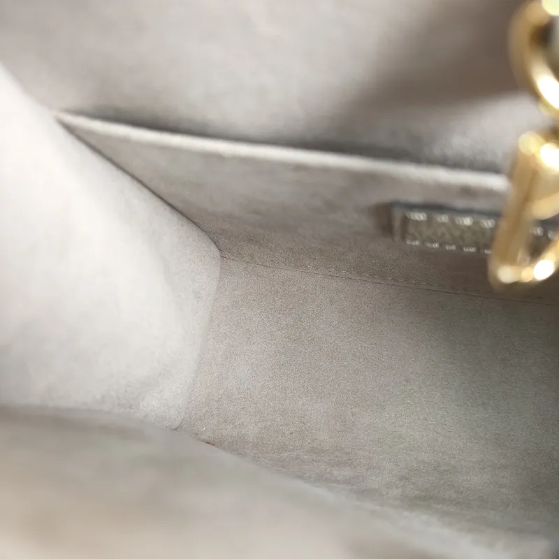 Louis Vuitton Crossbody Bag Onthego BB · White Monogram Empreinte Embossed Calfskin BB 18 × 8.5 × 15 cm — detail view 6 of 9