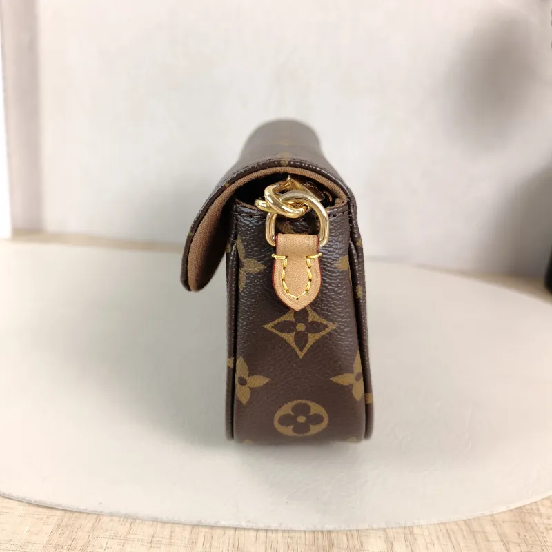 Louis Vuitton Crossbody Bag IVY Monogram PVC Small 23.5 × 4.3 × 12 cm — detail view 5 of 13