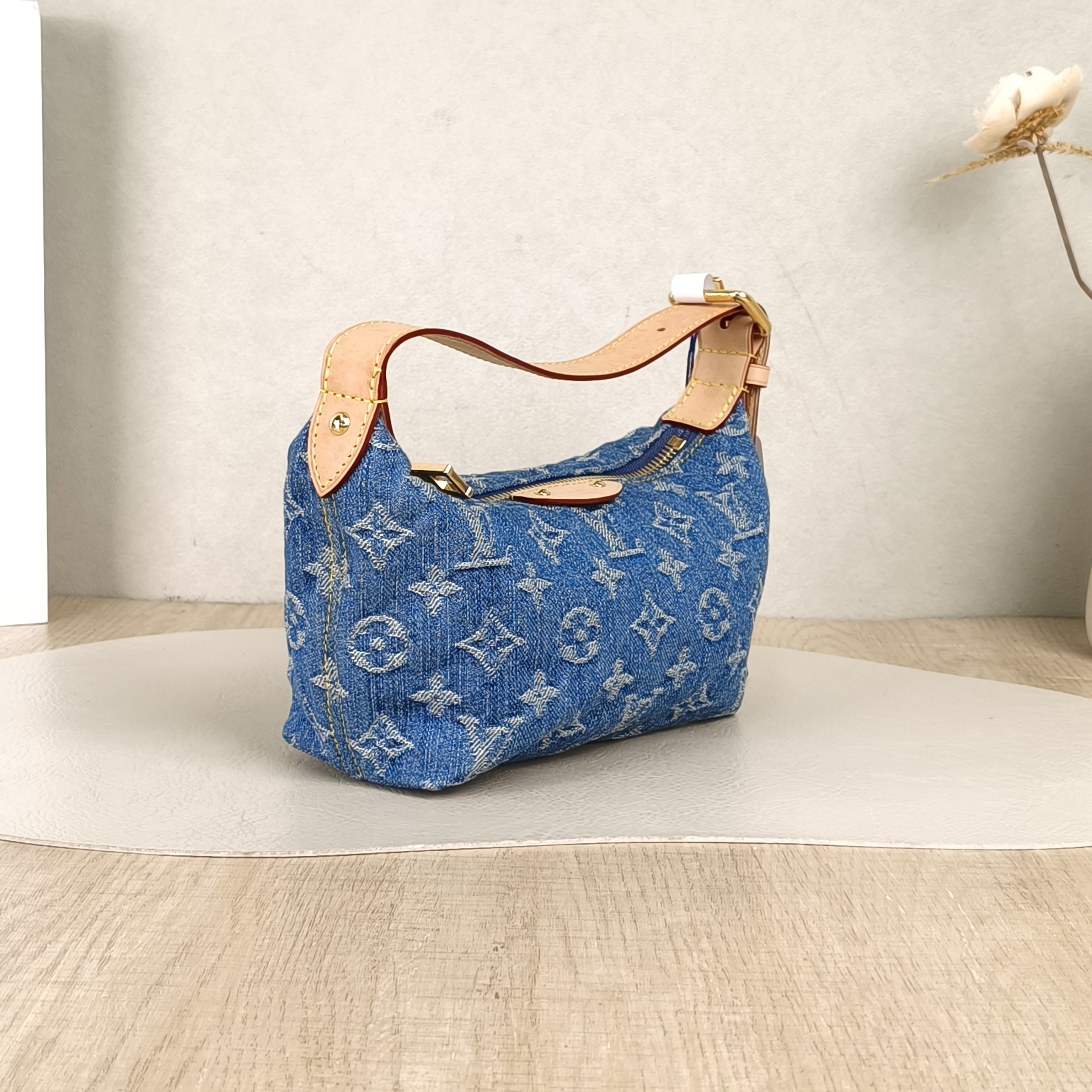 Louis Vuitton Shoulder Bag Pochette Hills Blue One Size18.5 × 6.5 × 11 cm — cover view 2 of 5