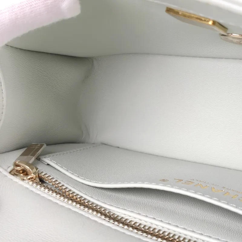 Chanel Crossbody Bag Classic Flap Large Mini CF Mini Green Lambskin C mini 20 × 6 × 12 cm — detail view 5 of 15