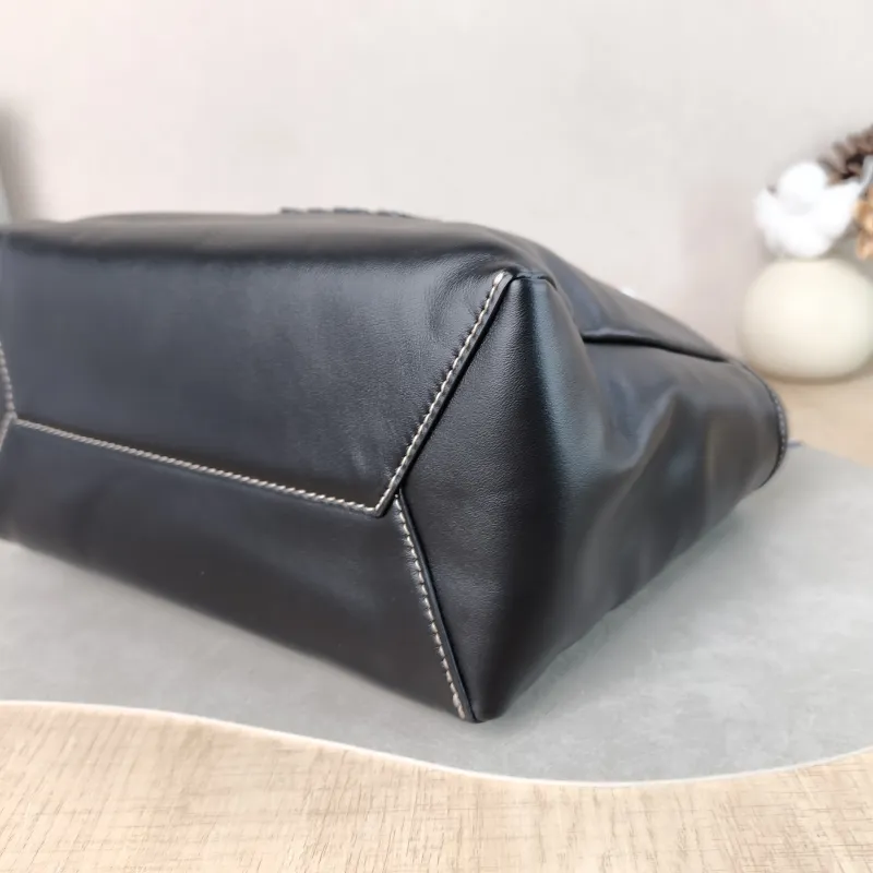 Miumiu Shoulder Bag IVY Tote Shopping Tote Black CC alfskin Small 22 × 12 × 23.5 cm — detail view 9 of 10