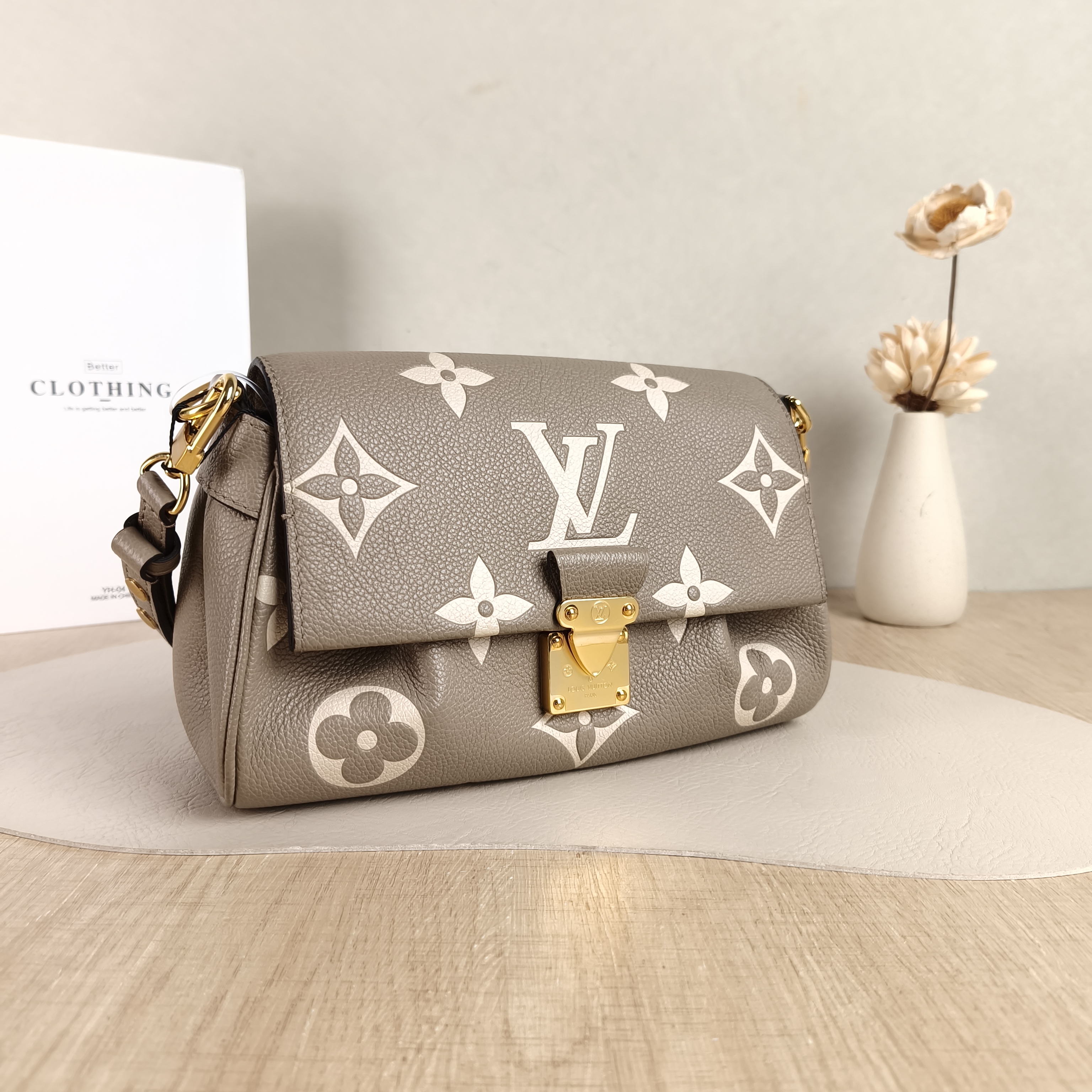 Louis Vuitton Crossbody Bag Favorite Empreinte Embossed Calfskin Medium24 × 9 × 14 cm — cover view 3 of 6