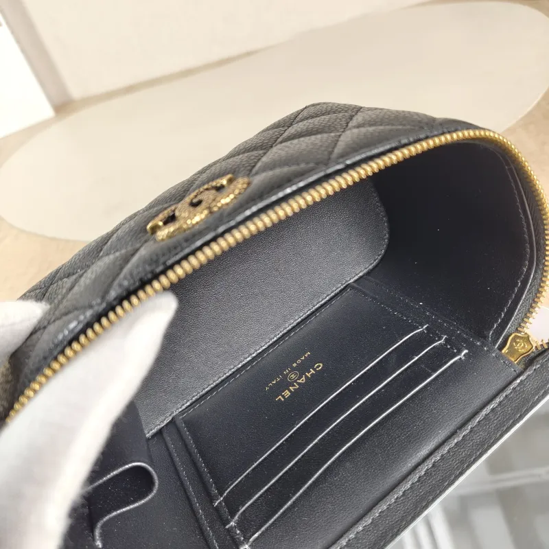 Chanel Crossbody Bag Edition Black with Gold-Tone Hardware Grained Calfskin One Size 16 × 8 × 9.5 cm — detail view 3 of 12