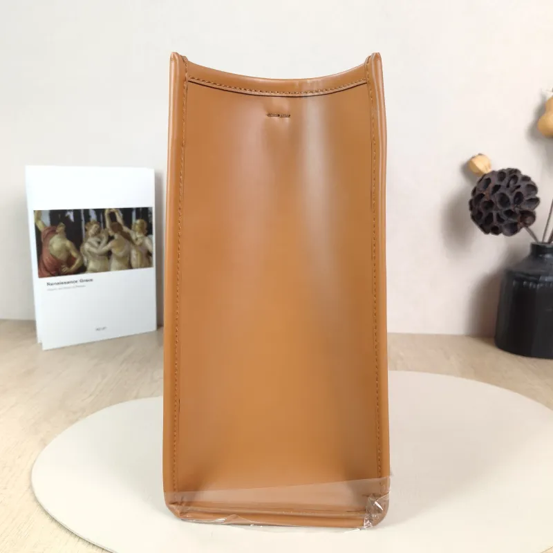 FENDI Top Handle Bag Sunshine Shopping Tote Caramel Calfskin Medium 35 × 17 × 31 cm — detail view 2 of 10