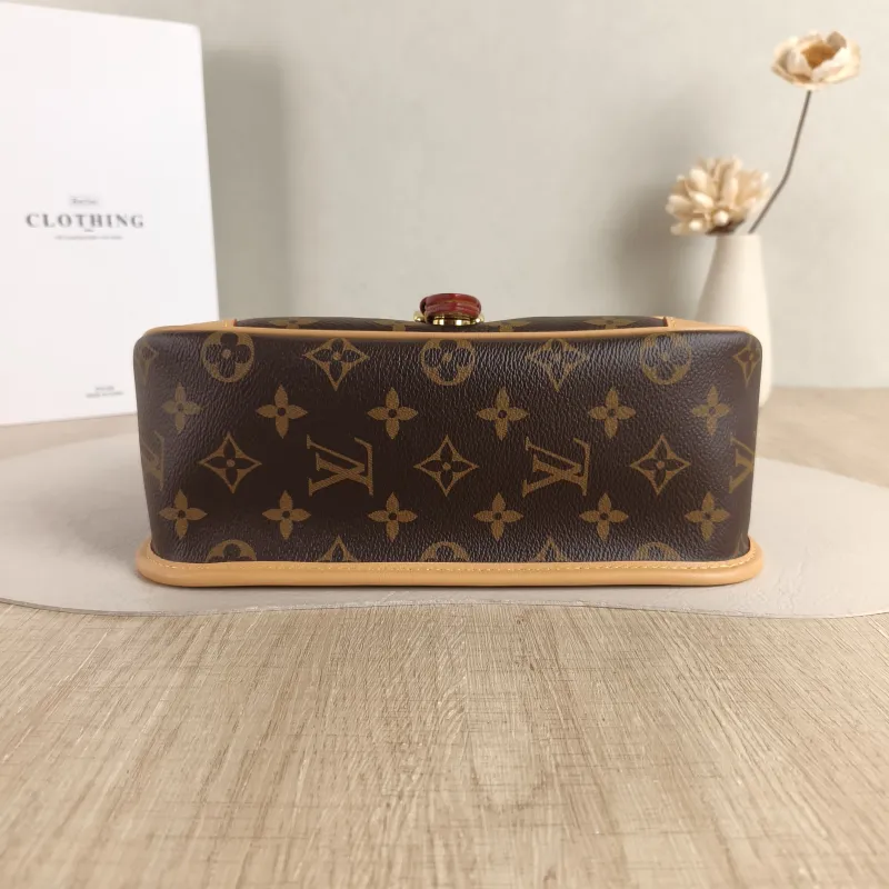 Louis Vuitton Crossbody Bag Diane Baguette Bag Shoulder Strap PVC Small 24 × 9 × 15 cm — cover view 6 of 6