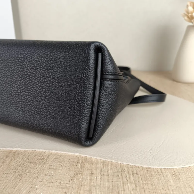 Hermès Crossbody Bag 24 · 24 21 Shoulder Bag Black Togo Calfskin · Swift Calfskin Mini 21 × 10 × 16 cm G — detail view 11 of 13