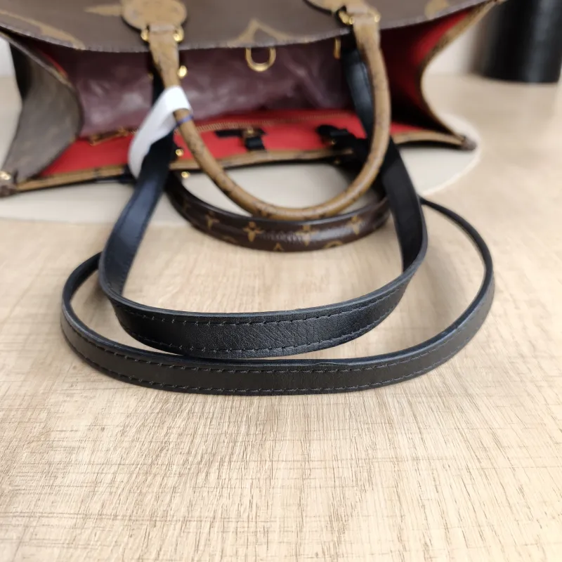 Louis Vuitton Shoulder Bag Onthego Medium Monogram PVC35 × 14 × 27 cm — detail view 5 of 12