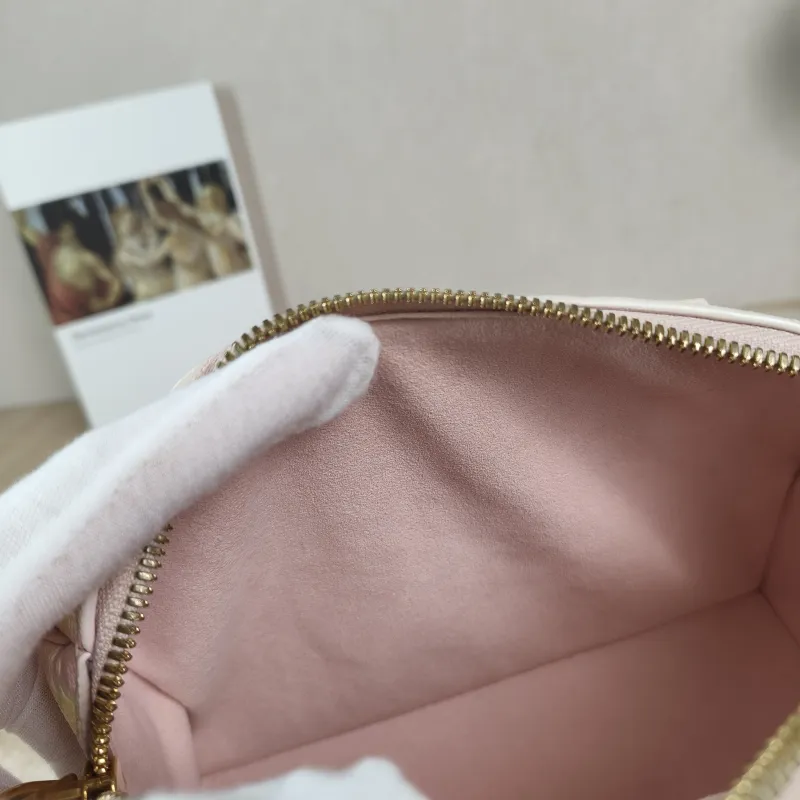 Louis Vuitton Crossbody Bag Speedy20 Collection · Calfskin One Size 20.5 × 12 × 13.5 cm — detail view 10 of 10