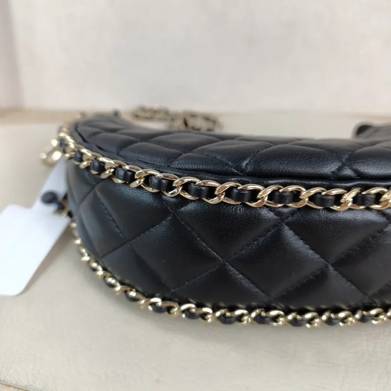Chanel Shoulder Bag Black Lambskin Small 20 × 6 × 15 cm — detail view 7 of 9