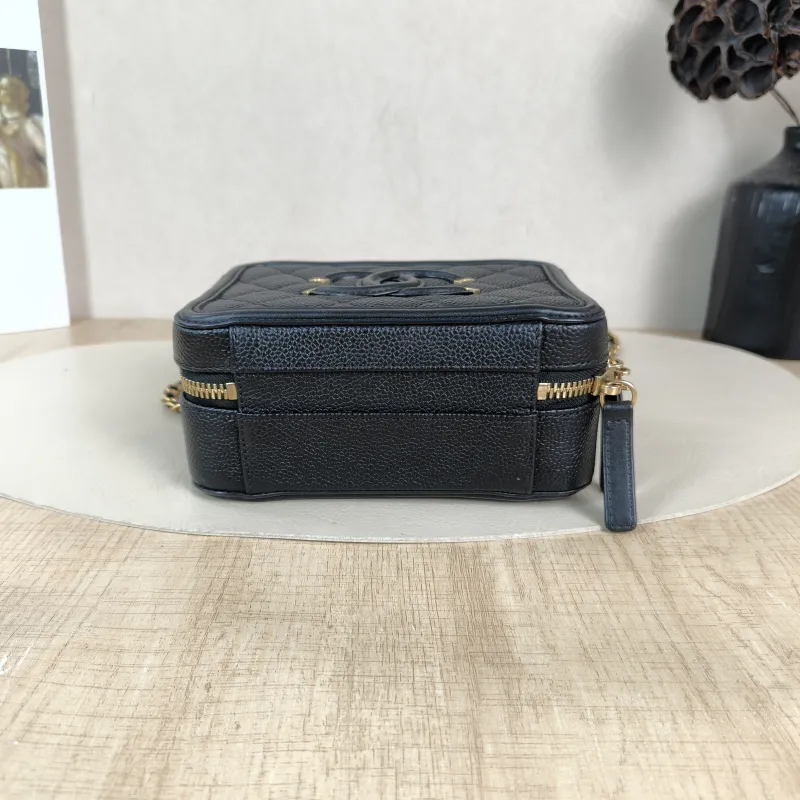 Chanel Crossbody Bag CC Filigree Vanity Cosmetic Bag Black Grained Calfskin Small 16 × 7 × 12 cm 26 — cover view 5 of 6