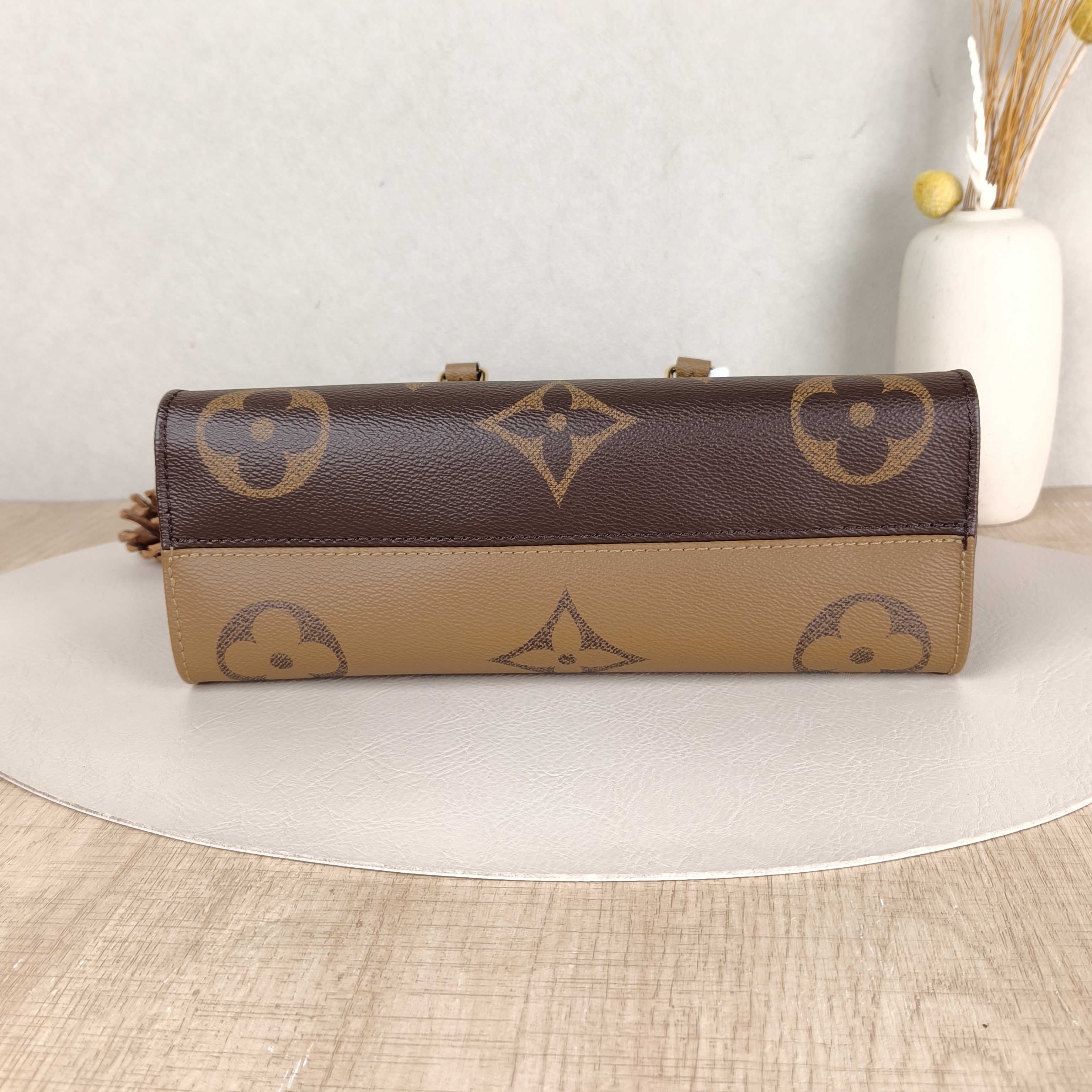 Louis Vuitton Crossbody Bag Onthego East West Monogram PVC Small25 × 10 × 13 cm — cover view 2 of 6