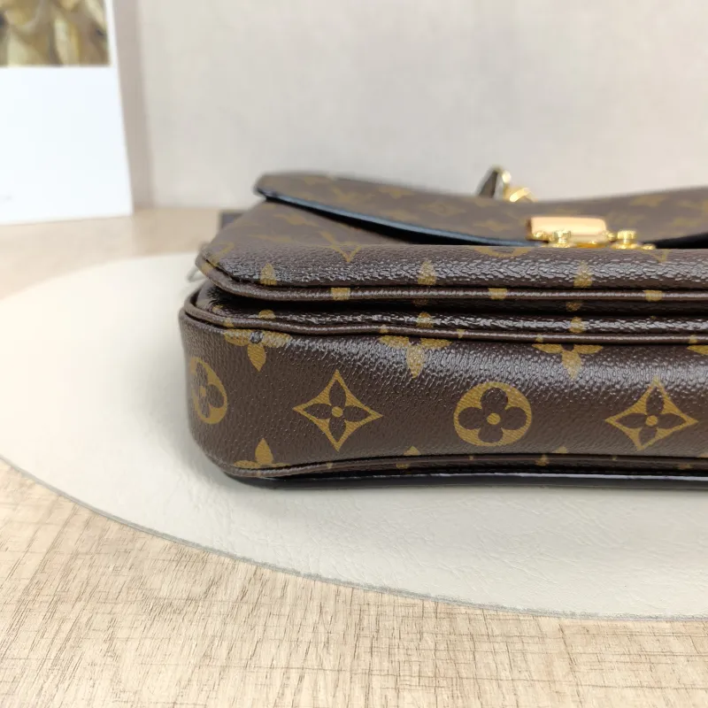 Louis Vuitton Crossbody Bag Pochette Métis Monogram PVC Medium25 × 7 × 19 cm Conditioned — detail view 9 of 14