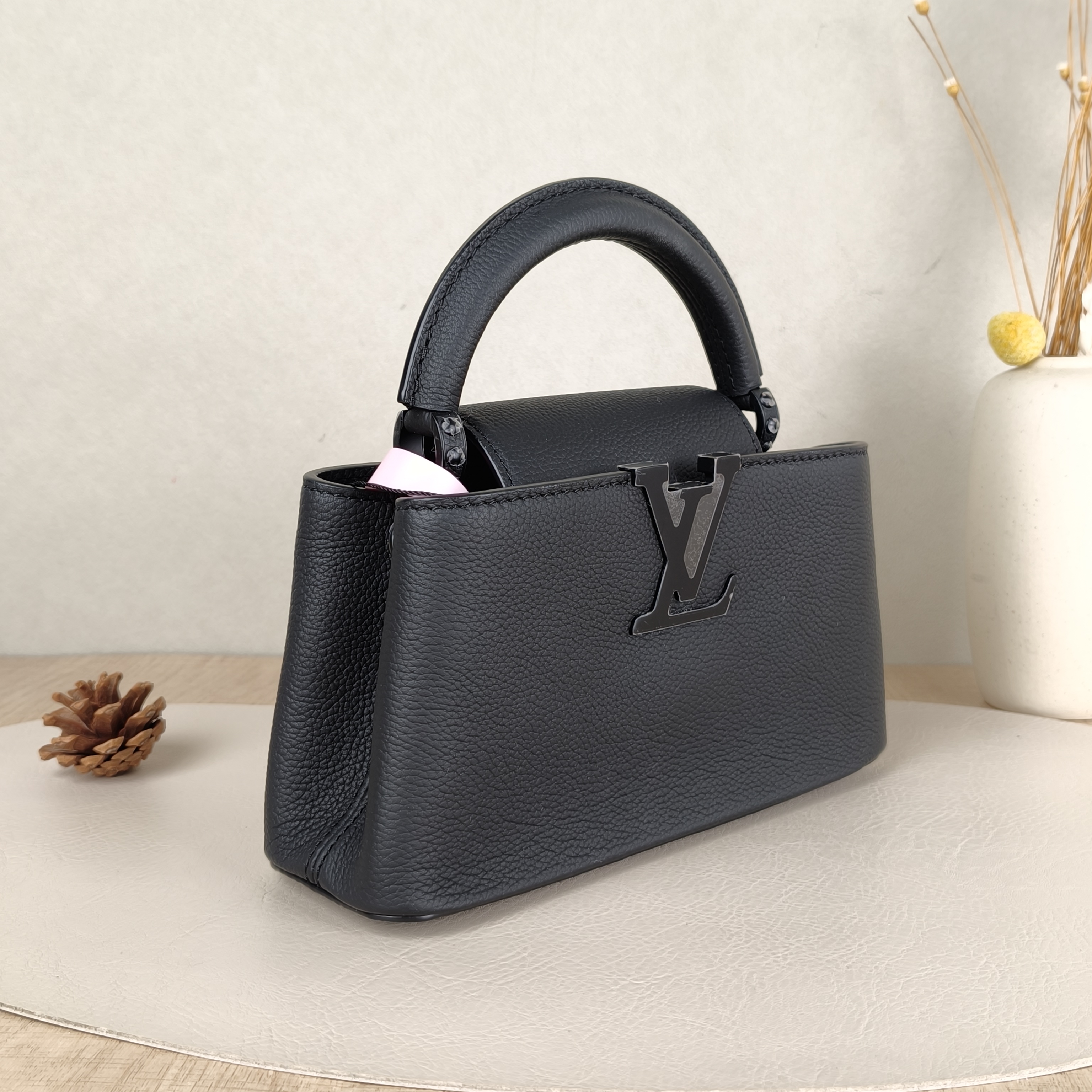 Louis Vuitton Crossbody Bag Capucines East West Black Calfskinmini22 × 8 × 12 cm — cover view 5 of 5