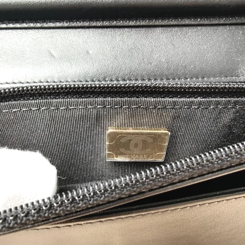 Chanel Crossbody Bag Le Boy​ WOC Black Grained Calfskinmini19.2 × 3.5 × 12.3 cm — detail view 14 of 15