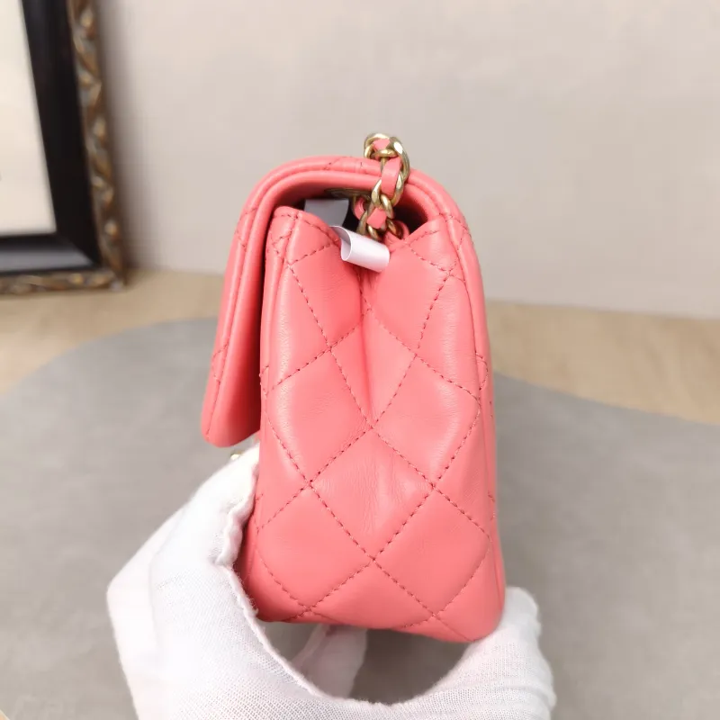 Chanel Crossbody Bag Pink Lambskinmini17 × 8 × 13.5 cm — detail view 10 of 19
