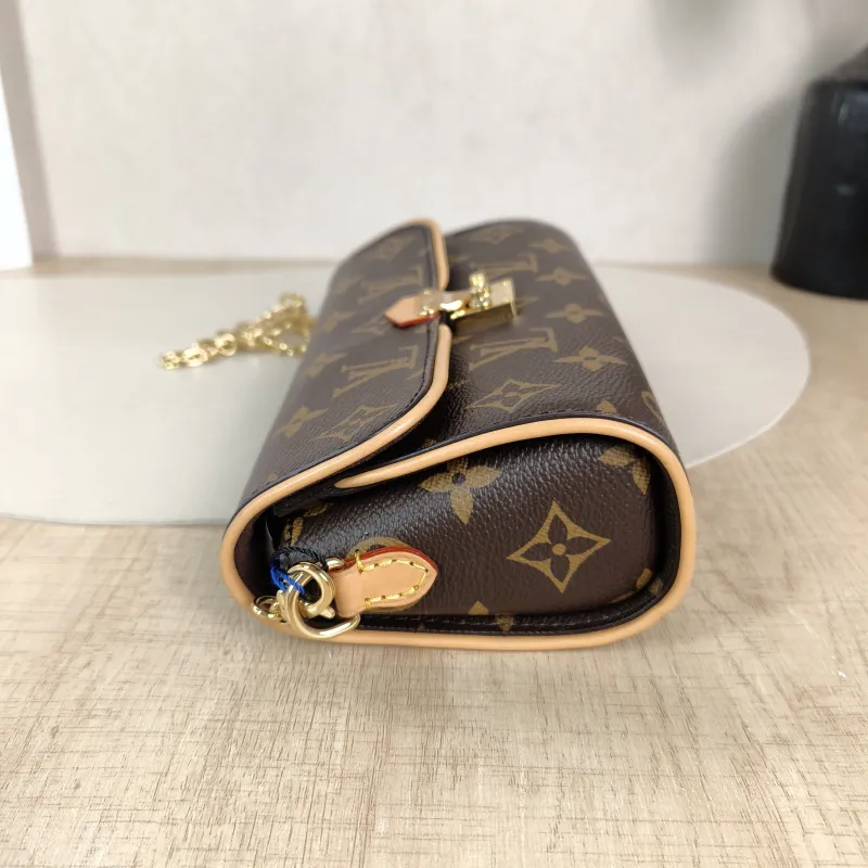 Louis Vuitton Crossbody Bag POCHETTE CAMILLE Monogram PVC One Size 20.5 × 6 × 11 cm — detail view 2 of 11