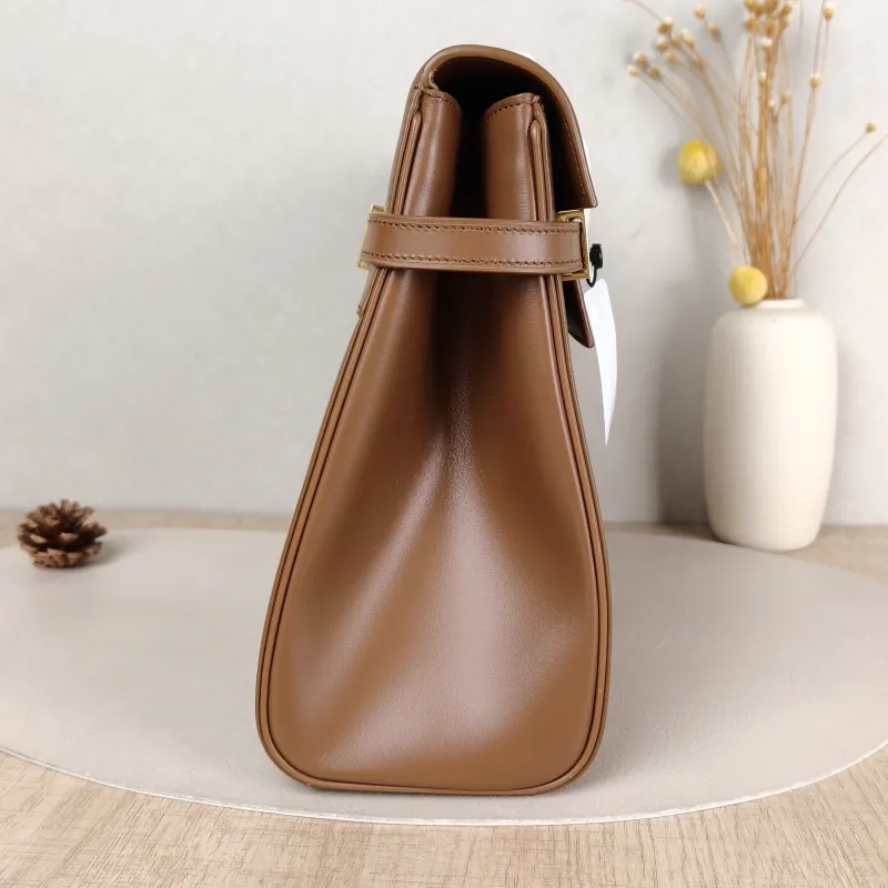 SAINT LAURENT MANHATTAN Caramel Calfskin Small 32 × 10 × 22.5 cm — detail view 9 of 12