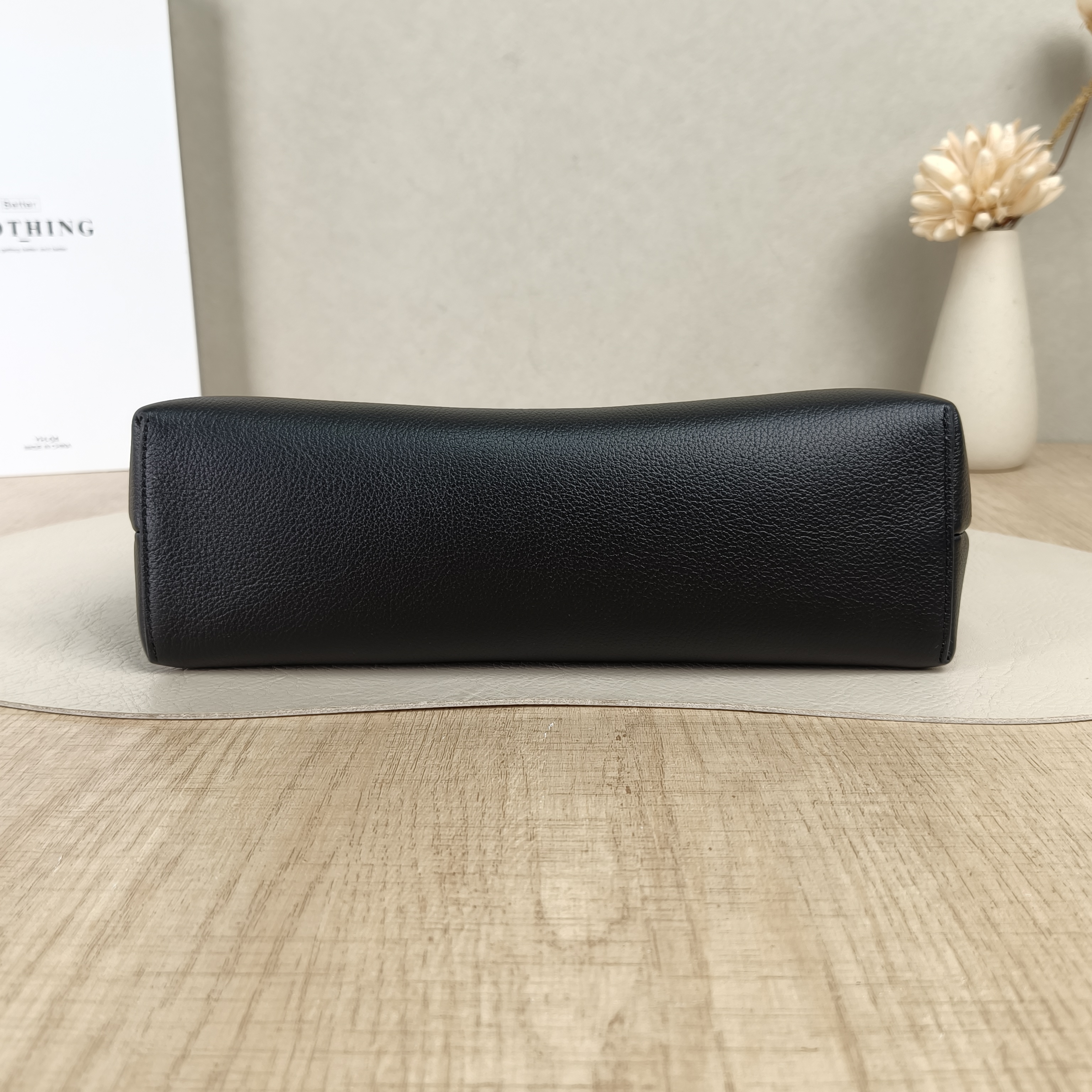 CELINE Crossbody Bag Victoire Chain Bag Black Calfskin Medium25 × 8 × 15 cm — cover view 3 of 5