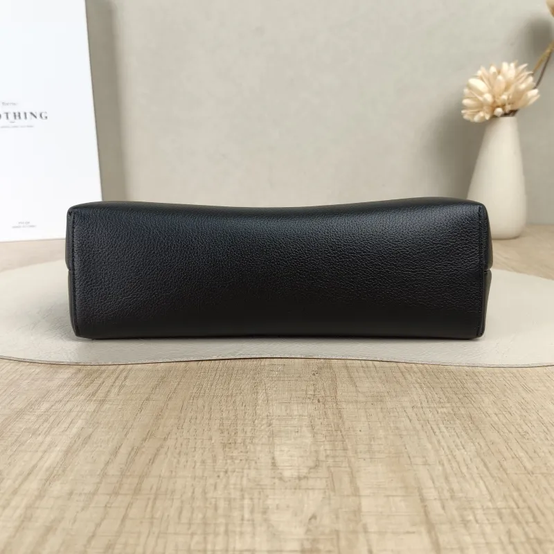 CELINE Crossbody Bag Victoire Chain Bag Black Calfskin Medium25 × 8 × 15 cm — cover view 3 of 5