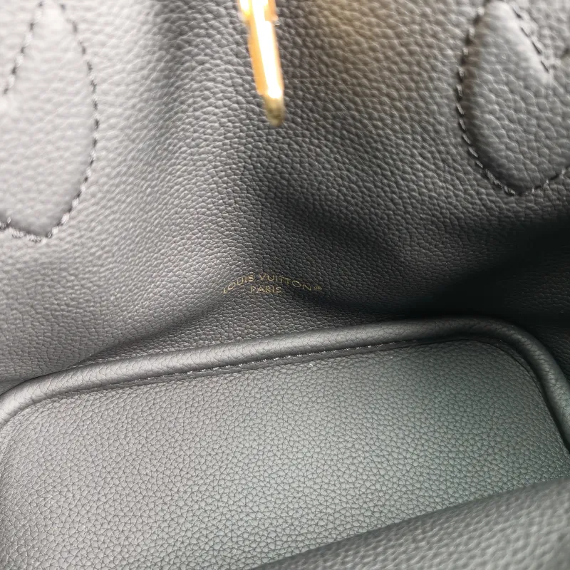 Louis Vuitton Crossbody Bag NEVERFULL INSIDE OUT BB Black PVC · Calfskin BB 26.5 × 11 × 16.5 cm — detail view 9 of 10