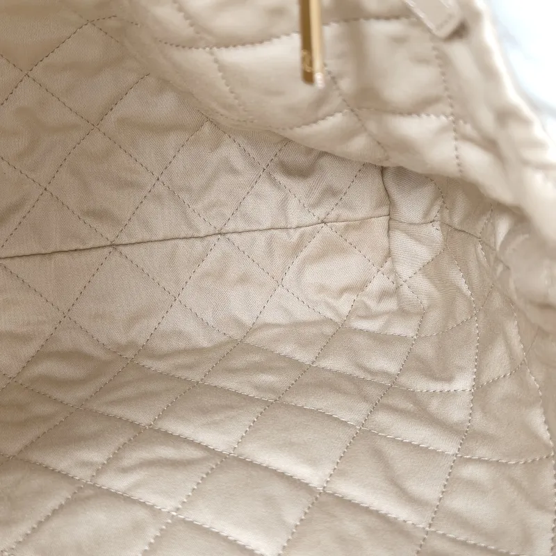 Chanel Shoulder Bag22Bag White CC alfskin Small35 × 7 × 37 cm — detail view 6 of 14