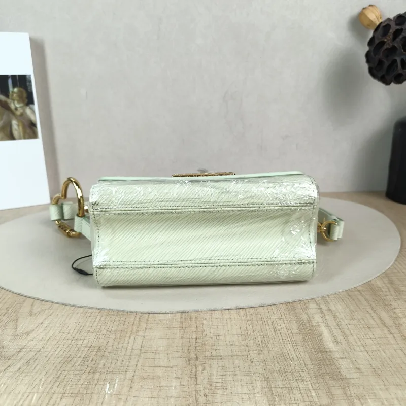 Louis Vuitton Crossbody Bag Twist Green Calfskin Small 19 × 9 × 15 cm — cover view 6 of 6