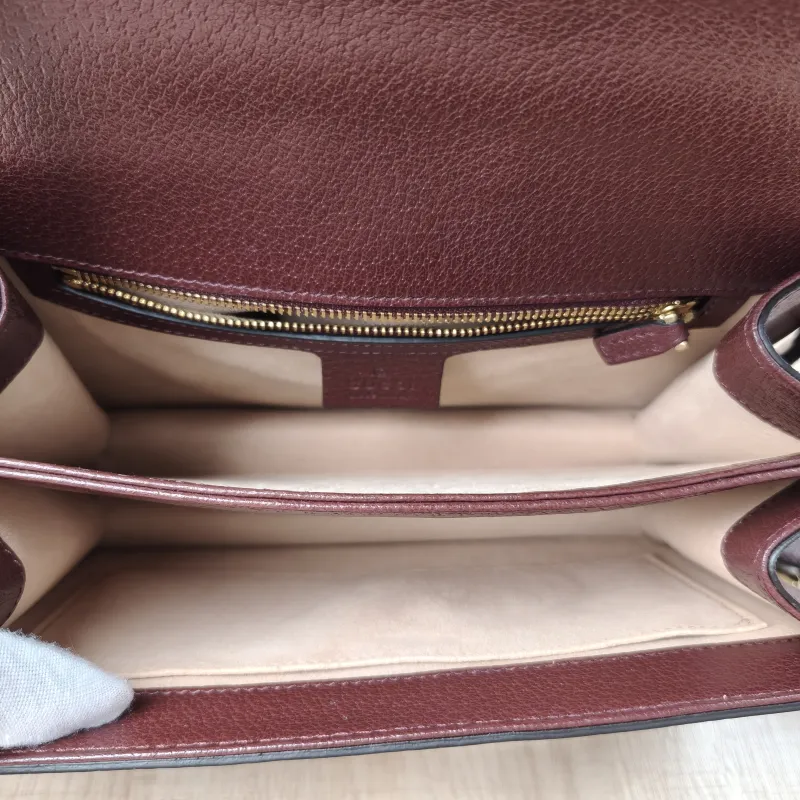 GUCCI Crossbody Bag Ophidia GG Messenger Bag Burgundy Canvas Medium25 × 7 × 17.5 cm — detail view 6 of 18