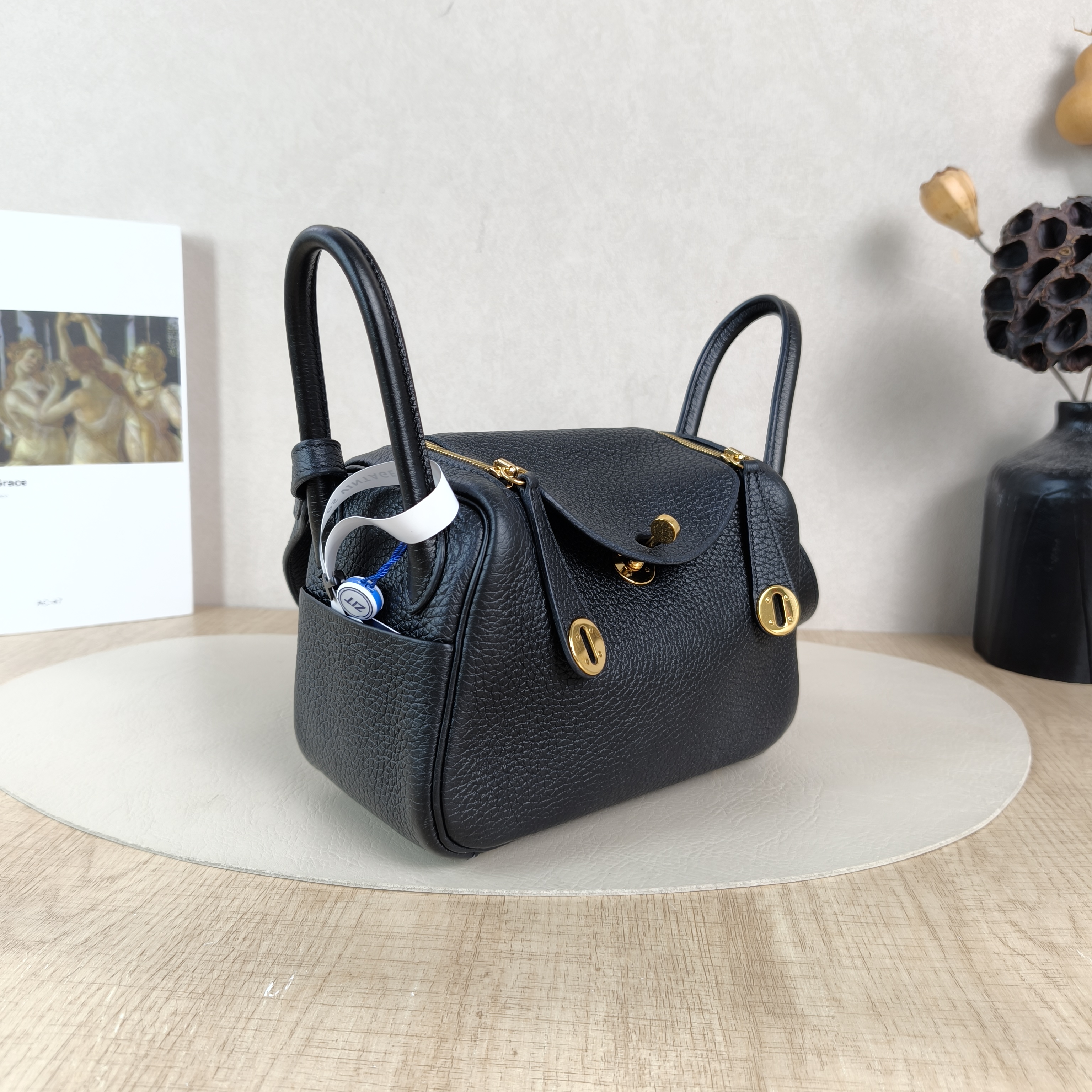 Hermès Shoulder Bag Lindy Mini 19Black TC Calfskinmini19 × 9 × 13 cm — cover view 4 of 5