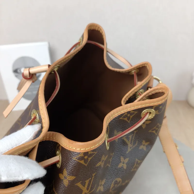 Louis Vuitton Shoulder Bag Petit Noé Bucket Bag Monogram PVC Small 27 × 21 × 27 cm — detail view 9 of 12