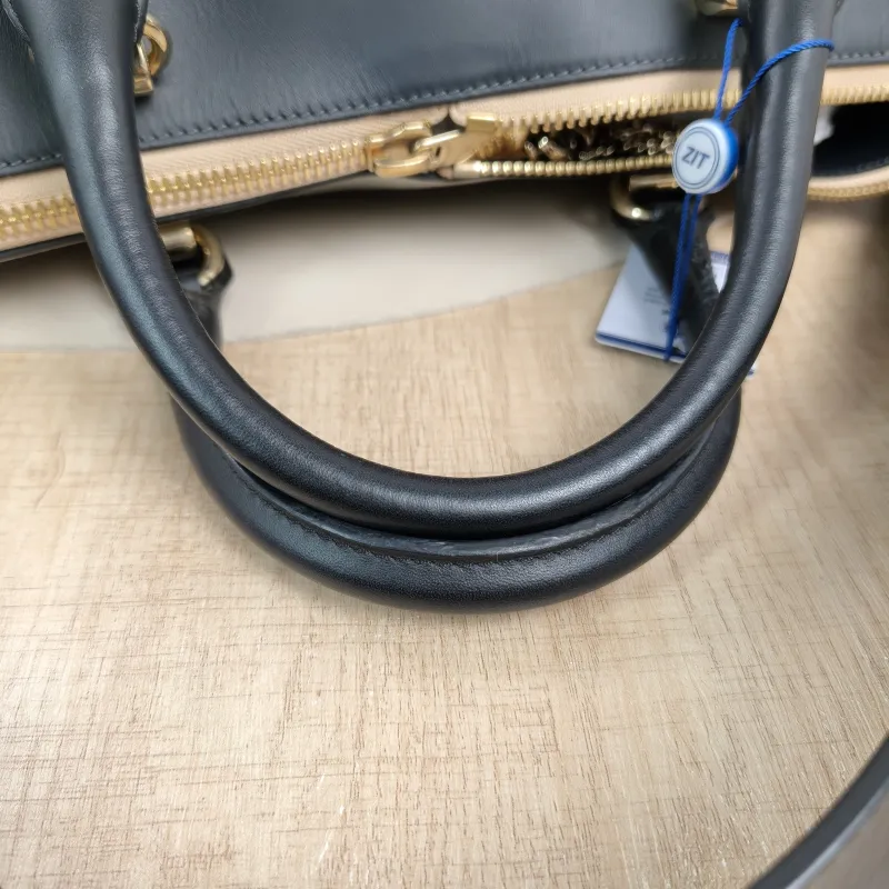 Chloé Shoulder Bag Shoulder Bag Beige Black Calfskin One Size30 × 14 × 23 cm — detail view 8 of 13