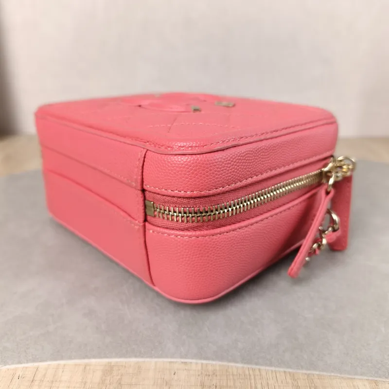 Chanel Crossbody Bag CC Filigree Vanity Cosmetic Bag Pink Grained Calfskin Small 17 × 7 × 13 cm 29 — detail view 5 of 15