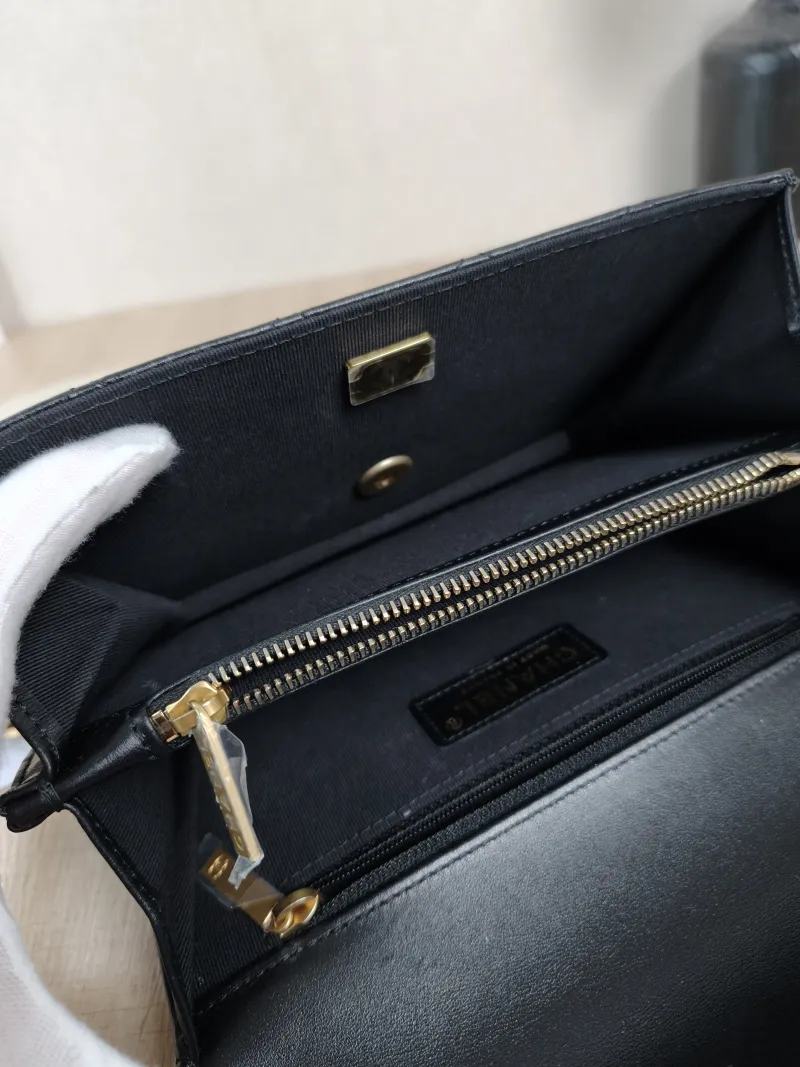 Chanel Crossbody Bag Crossbody Bag Black Lambskin One Size19.5 × 4 × 14.5 cm — detail view 12 of 14
