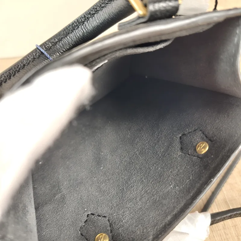 Louis Vuitton Crossbody Bag PETIT SAC PLAT Mini Black Calfskin Mini 14 × 5 × 17 cm — detail view 8 of 10