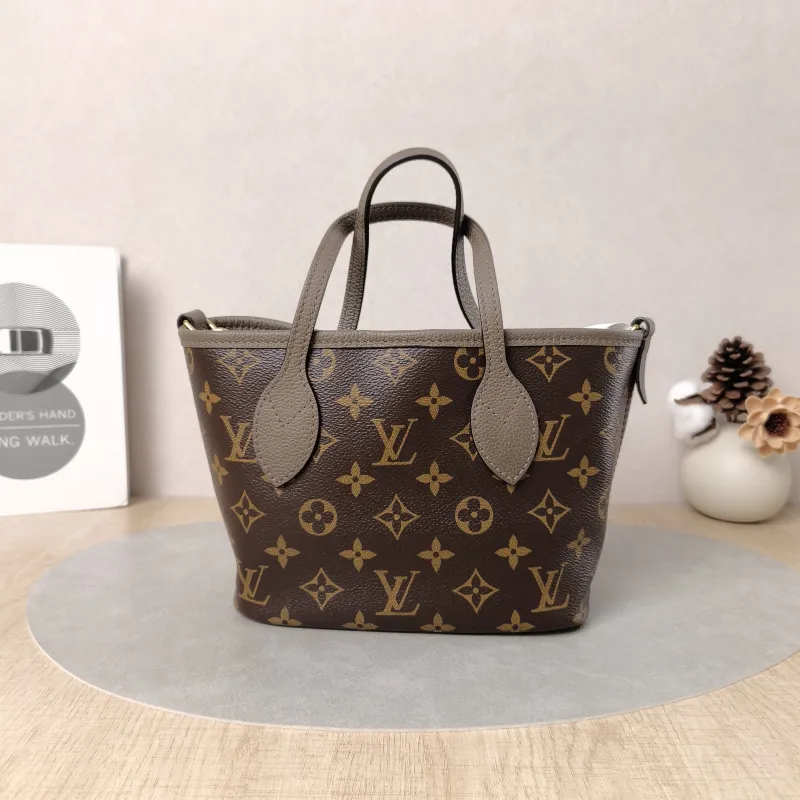 Louis Vuitton Crossbody Bag NEVERFULL INSIDE OUT BB PVC · Calfskin BB26.5 × 11 × 16.5 cm