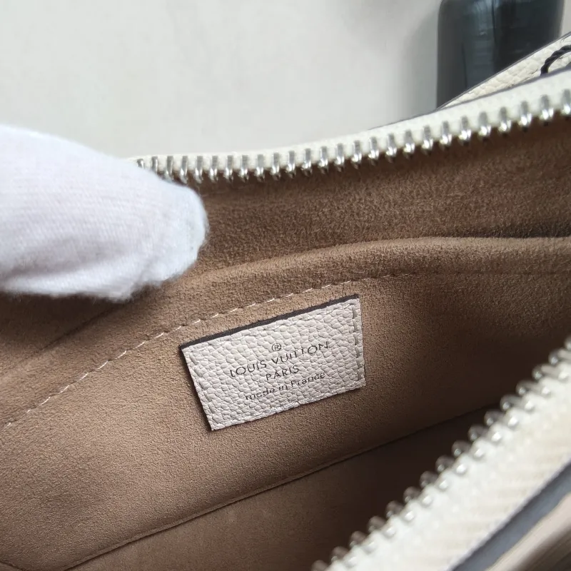 Louis Vuitton Shoulder Bag MARELLINI White Epi Embossed Calfskinmini19 × 6.5 × 13.5 cm — detail view 5 of 11