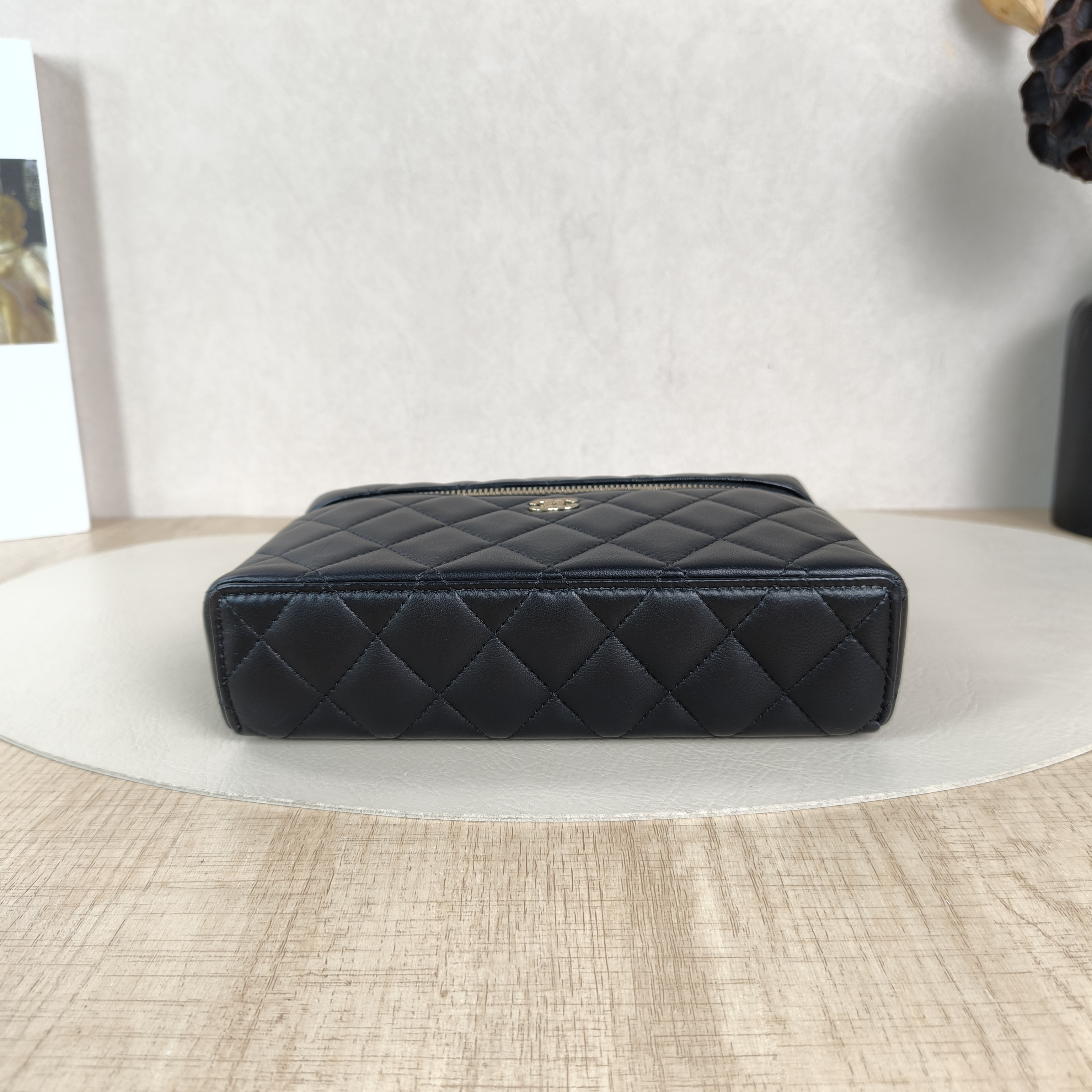 Chanel Crossbody Baglp Box Bag Top Handle Crossbody Bag Black Lambskin One Size19.5 × 5 × 17 cm — cover view 4 of 6