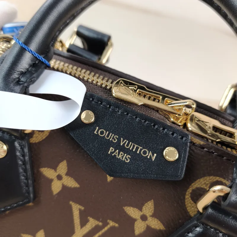 Louis Vuitton Crossbody Bag Speedy Trunk 20 Monogram PVC Small 20.5 × 11 × 13.5 cm — detail view 8 of 12