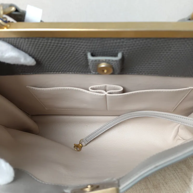 Chanel Top Handle Bag Coco Luxe Messenger Bag Brown Calfskin 33 × 12 × 24 cm 26 — detail view 8 of 14