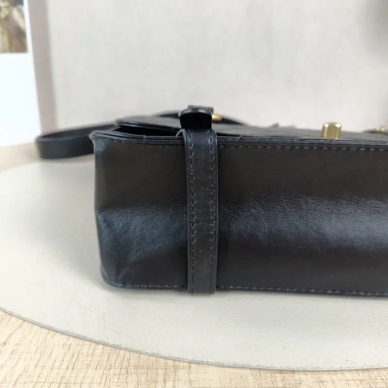 Chanel Crossbody Bag21b Black Calfskin One Size25 × 8 × 17 cm — detail view 12 of 13