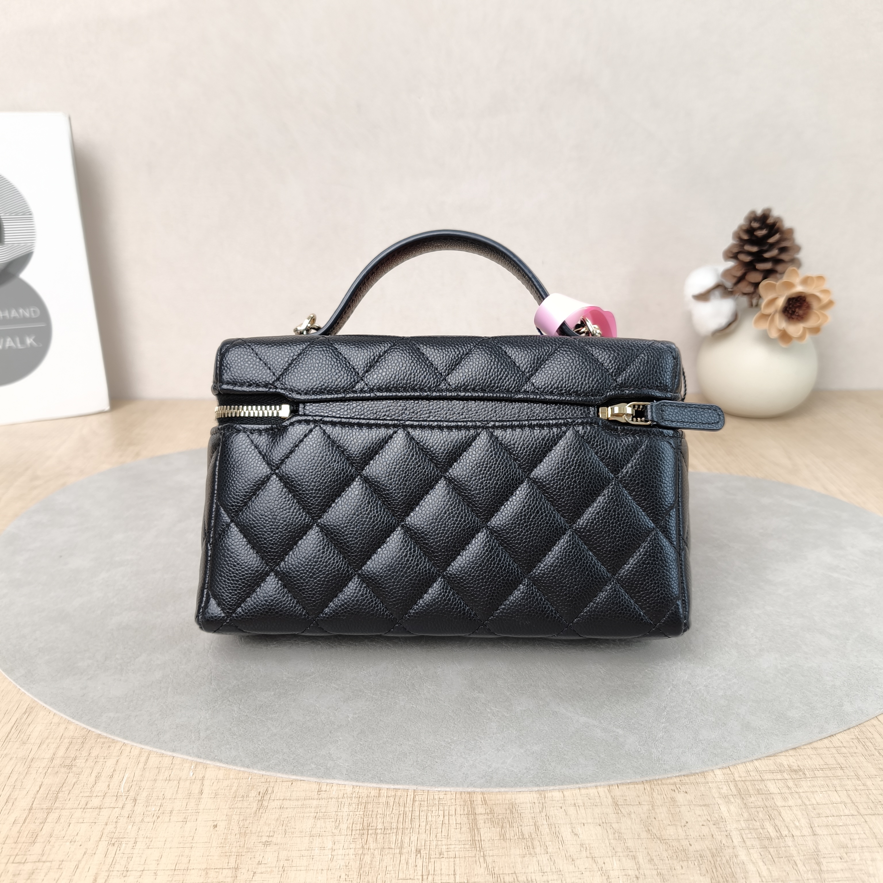 Chanel Crossbody Baglp Black Grained Calfskin One Size19.5 × 5 × 17 cm — cover view 2 of 5