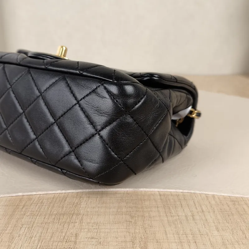 Chanel Crossbody Bag Black Lambskin One Size17 × 8 × 13.5 cm Conditioned — detail view 3 of 16
