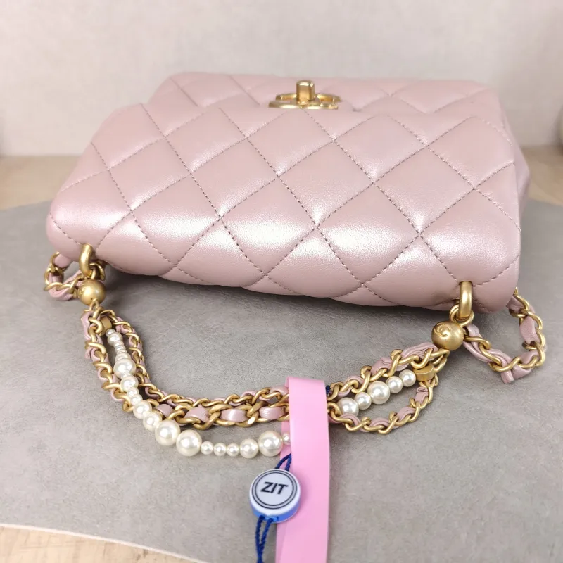 Chanel Crossbody Bag Pearl Lambskin One Size 19.5 × 7.5 × 14.5 cm — detail view 9 of 11