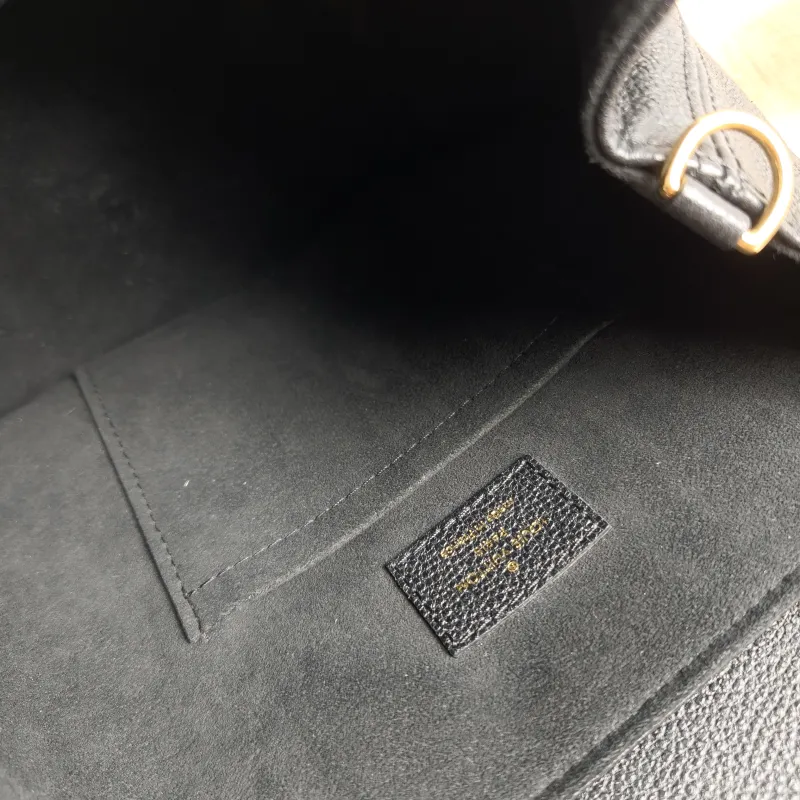 Louis Vuitton Backpack Backup Backpack Black Calfskin One Size20 × 14 × 22 cm — detail view 2 of 13