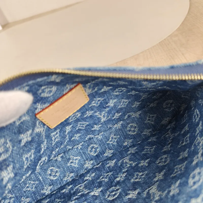 Louis Vuitton Shoulder Bag Pochette Accessories Cargo One Size 23.5 × 3 × 14 cm — detail view 4 of 11