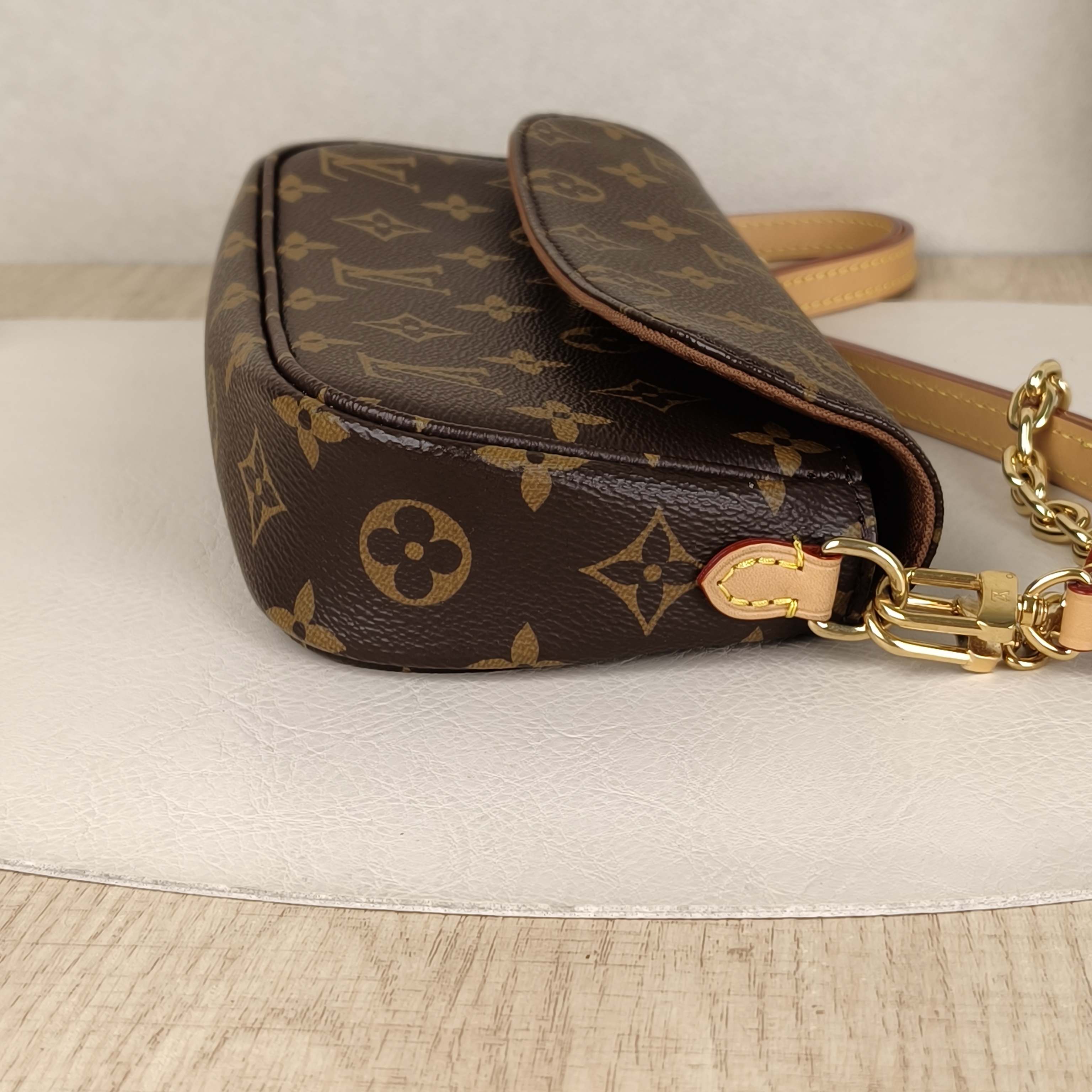 Louis Vuitton Crossbody Bag IVY Monogram PVC Small23.5 × 4.3 × 12 cm — cover view 10 of 10