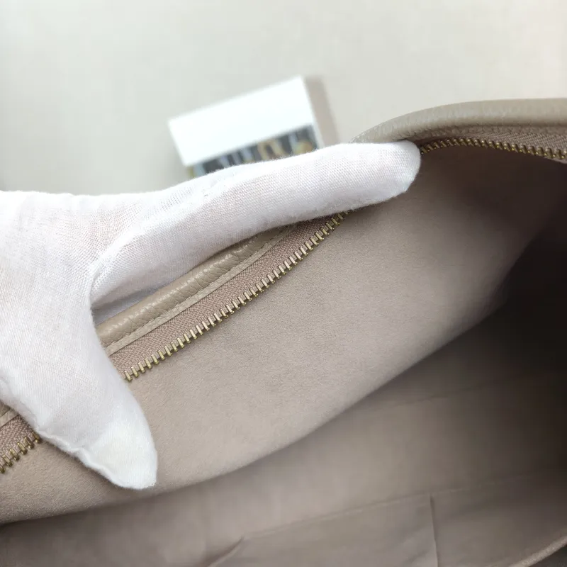 Louis Vuitton Crossbody Bag Carryall Calfskin Small 29.5 × 12 × 24 cm — detail view 3 of 12