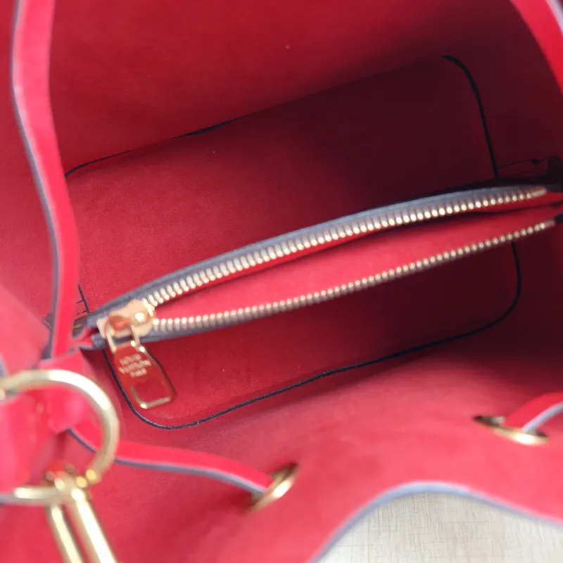 Louis Vuitton Shoulder Bag NÉONOÉ Bucket Bag PVC Medium 26 × 17.5 × 26 cm — detail view 9 of 11