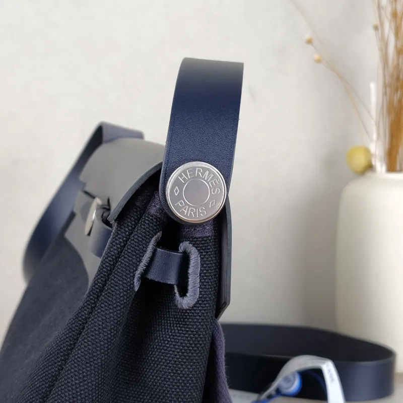 Hermès Crossbody Bag Herbag Zip 20Black Calfskin，Canvasmini20.5 × 7 × 16.5 cm — detail view 13 of 13